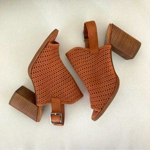 Steve Madden | Neptune Heel in Camel Nubuck Size 6.5